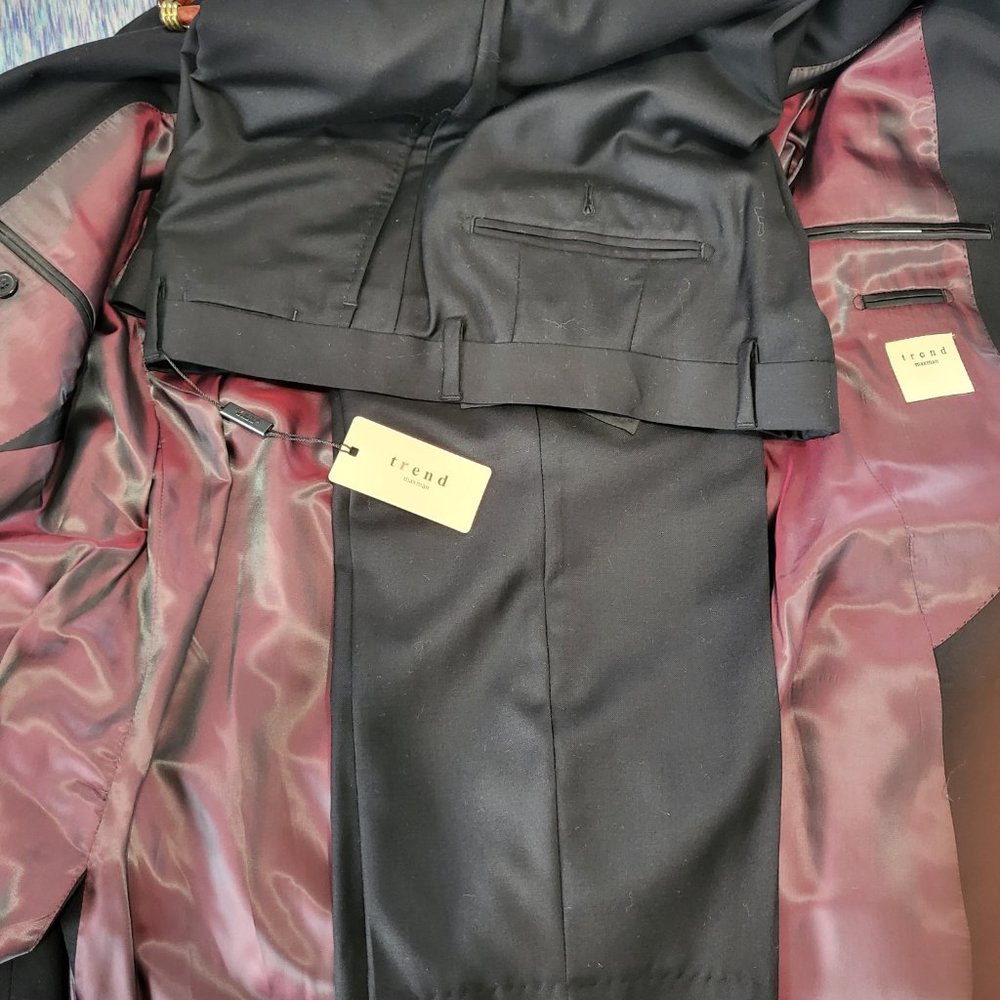 Suit - Picture 4 of 6